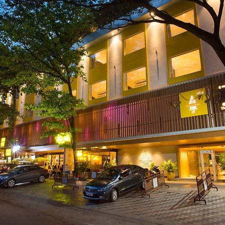 Fountain Tree By Tgi Hotel Bangalore Exterior foto