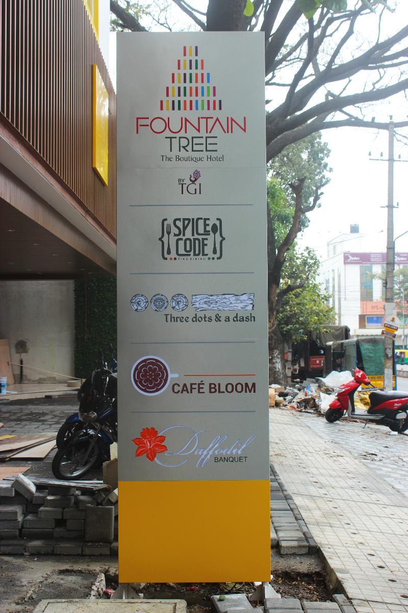 Fountain Tree By Tgi Hotel Bangalore Exterior foto